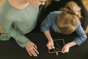 concepto-para-el-dia-de-la-madre-con-nina-dibujado-con-tiza_1_11zon